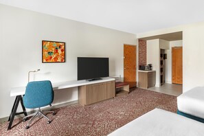 2 Queen Mobility &amp; Hearing Acc, RI Shower | Desk, laptop workspace, blackout curtains, iron/ironing board - Hilton Garden Inn Missoula (Missoula)