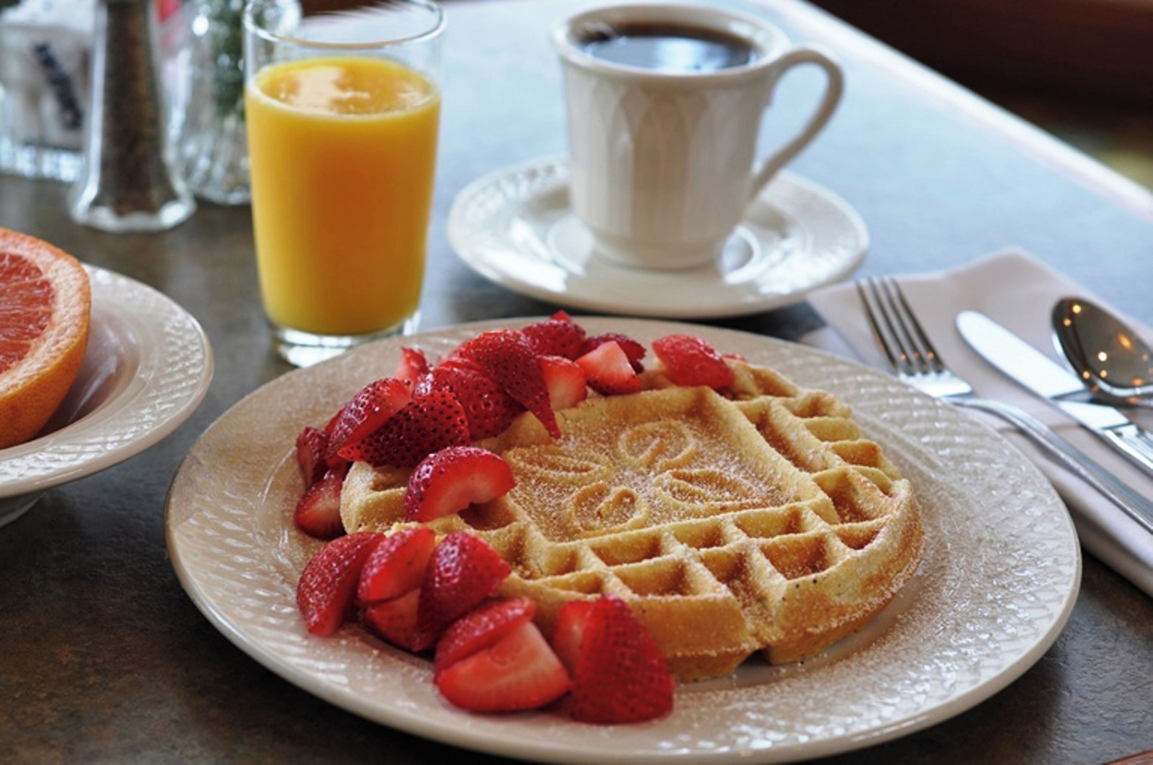 daily cooked-to-order breakfast (usd 16.00 per person)