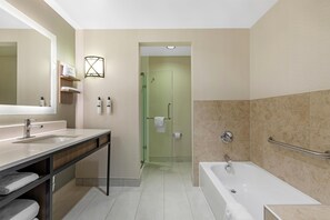 Bathroom - Hilton Garden Inn Missoula (Missoula)