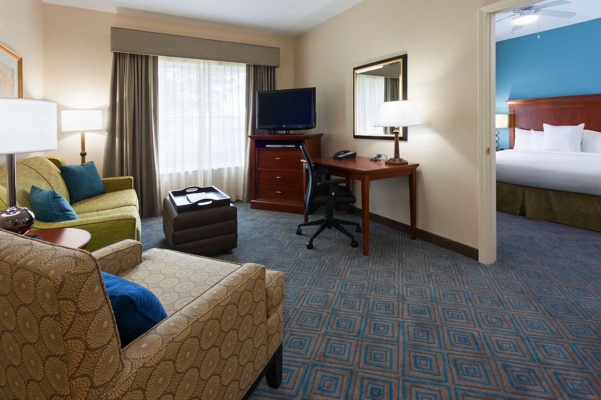 Premium bedding, in-room safe, desk, iron/ironing board