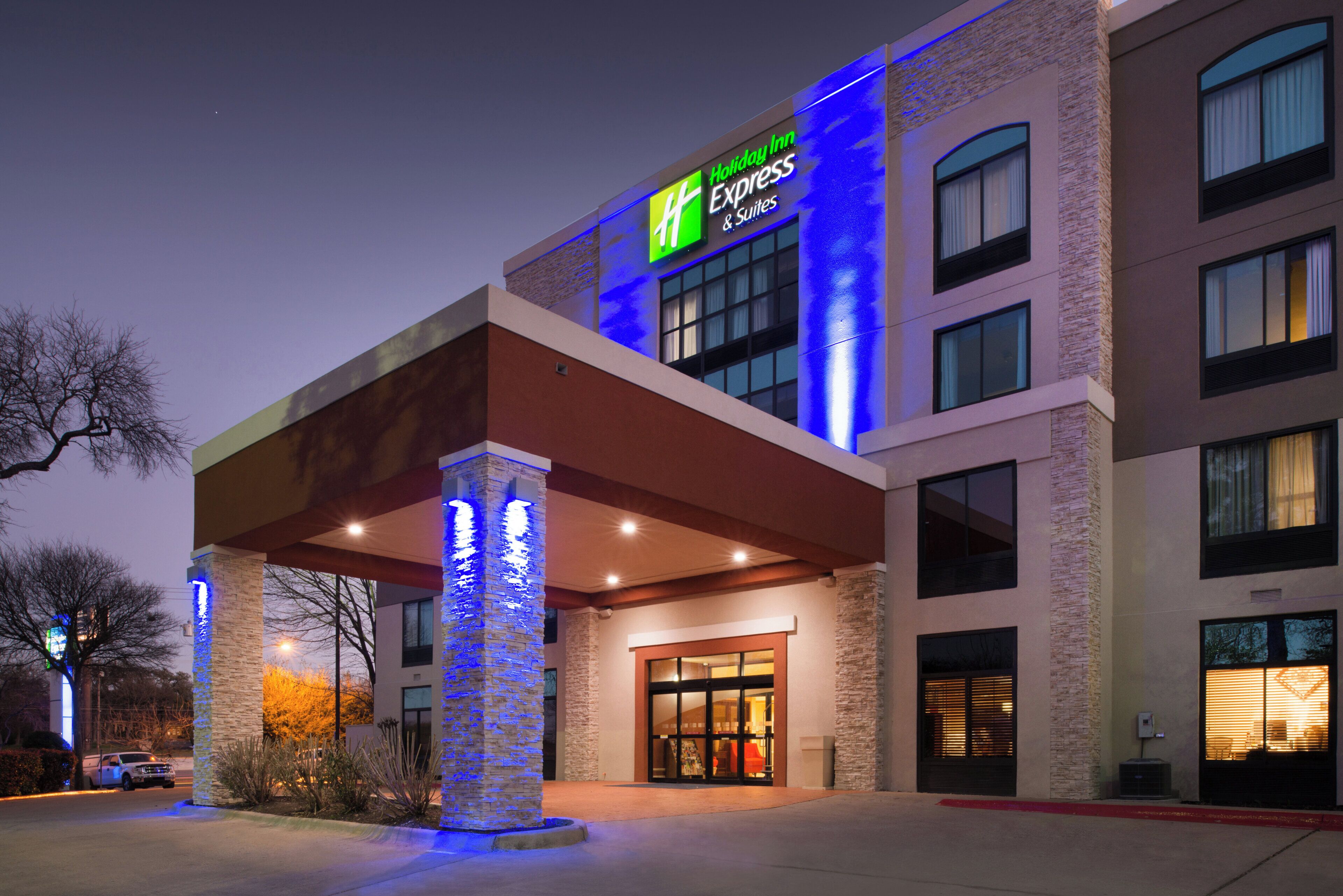 Photo - Holiday Inn Express & Suites Austin North Central by IHG