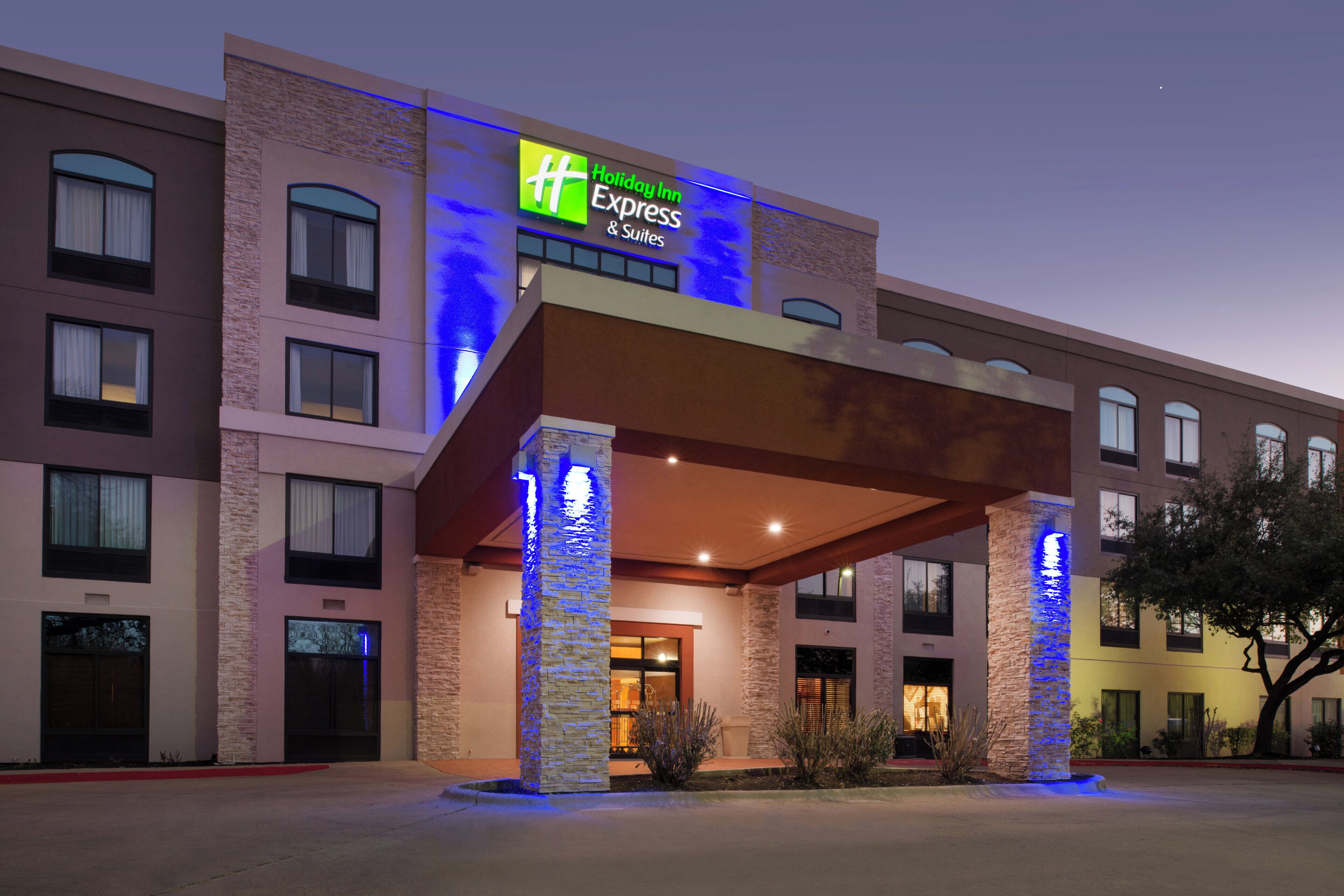 Photo - Holiday Inn Express & Suites Austin North Central by IHG