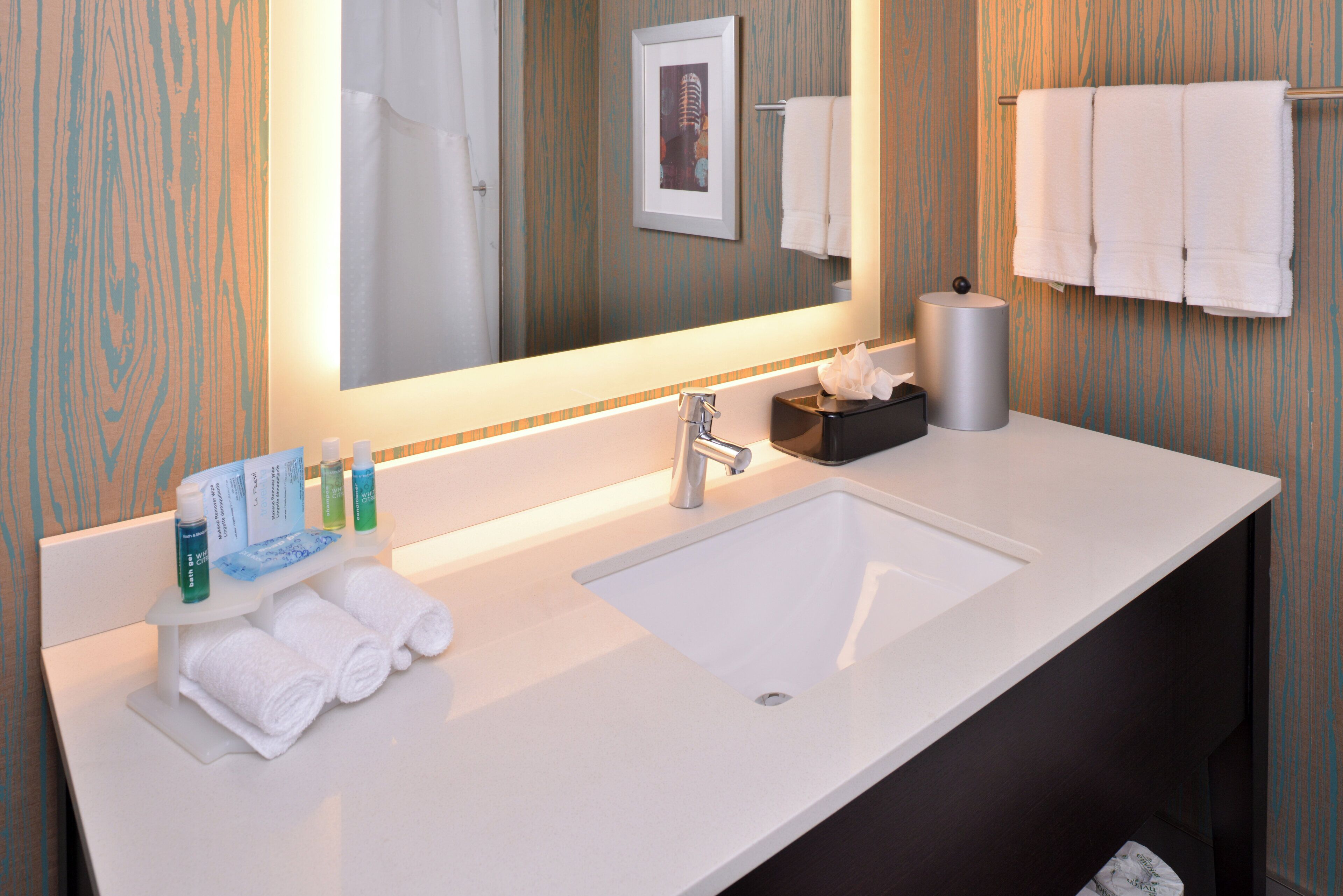 Photo - Holiday Inn Express & Suites Austin North Central by IHG