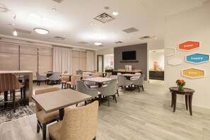 Petit déjeuner buffet compris tous les jours
