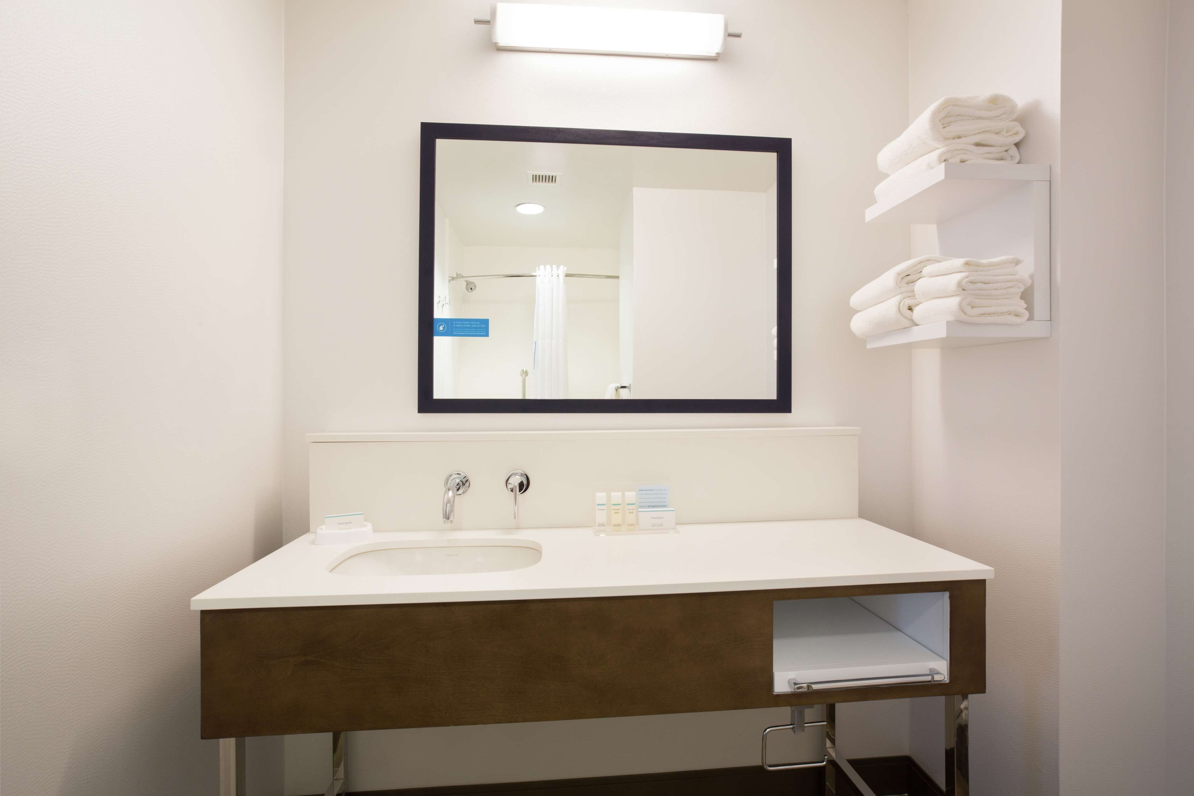 Photo - Hampton Inn & Suites Denver-Downtown