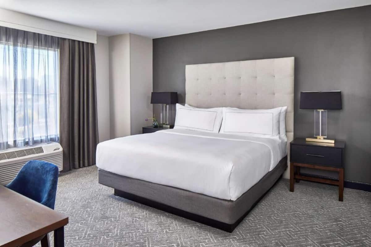 Premium bedding, in-room safe, desk, blackout drapes