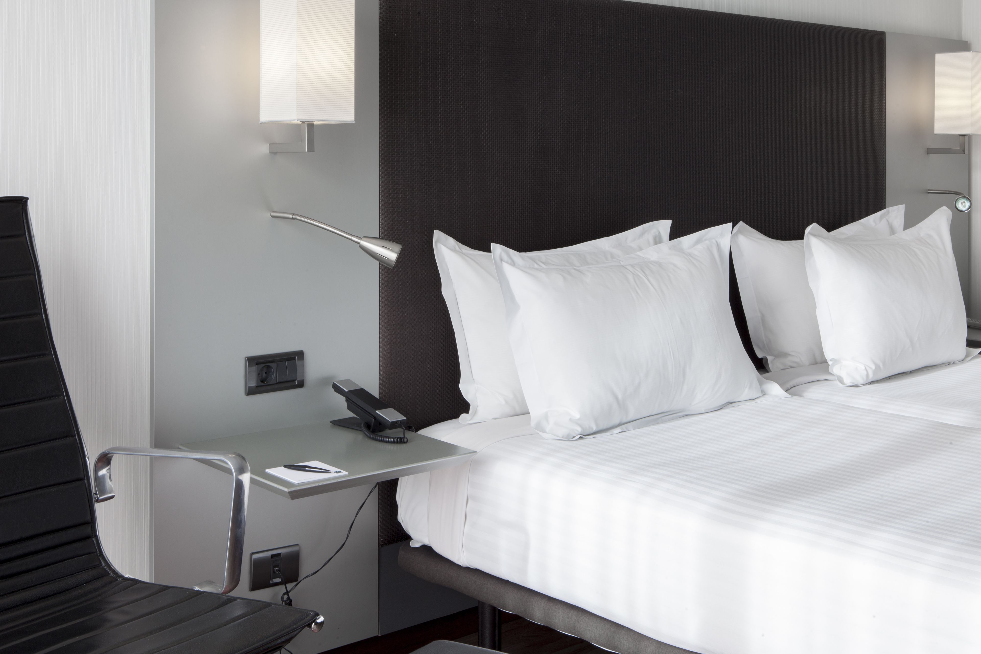 standard room, 2 single beds | minibar, in-room safe, desk, free cots/infant beds