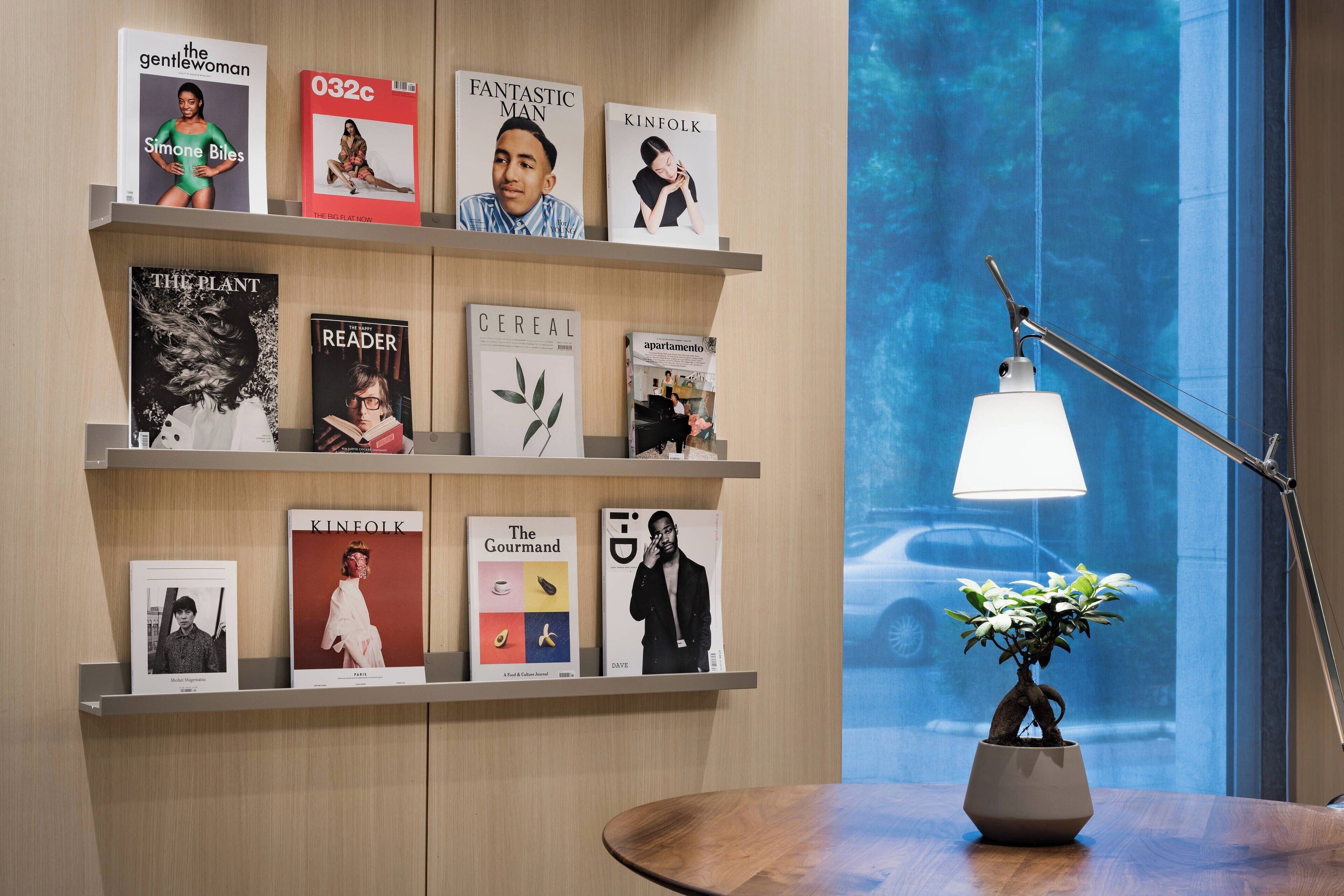 serves lunch, dinner and brunch