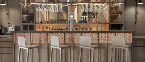 Bar (in der Unterkunft)