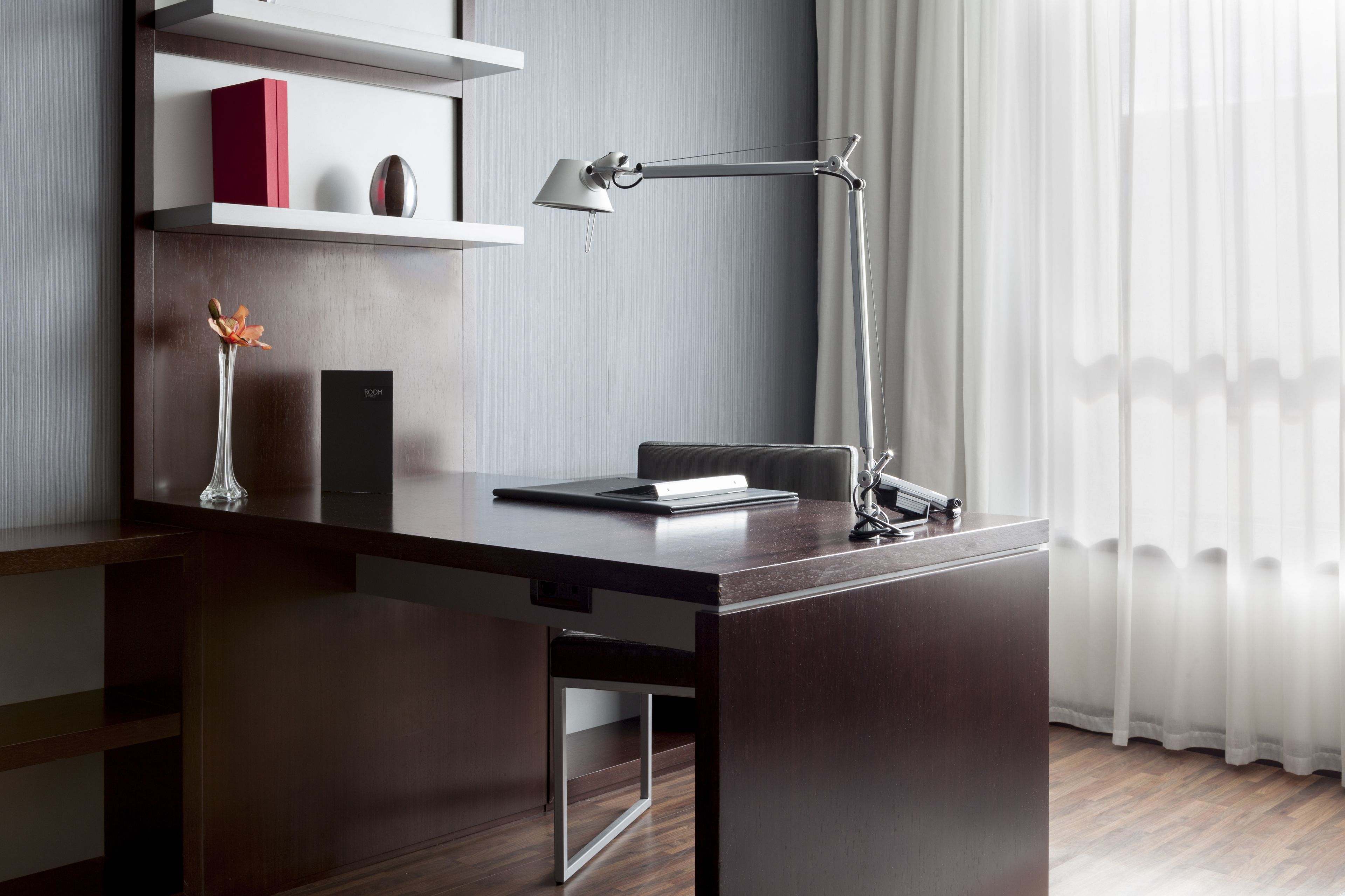 superior room, 1 king bed, non smoking | in-room business centre