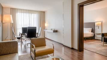 Minibar, coffres-forts dans les chambres, bureau, chambres insonorisées