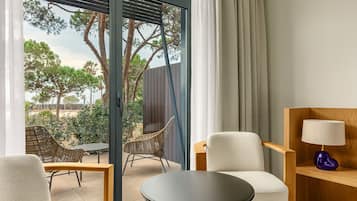 Habitación Premium, 1 cama King size, para no fumadores, vista al jardín | Ropa de cama hipoalergénica y minibar