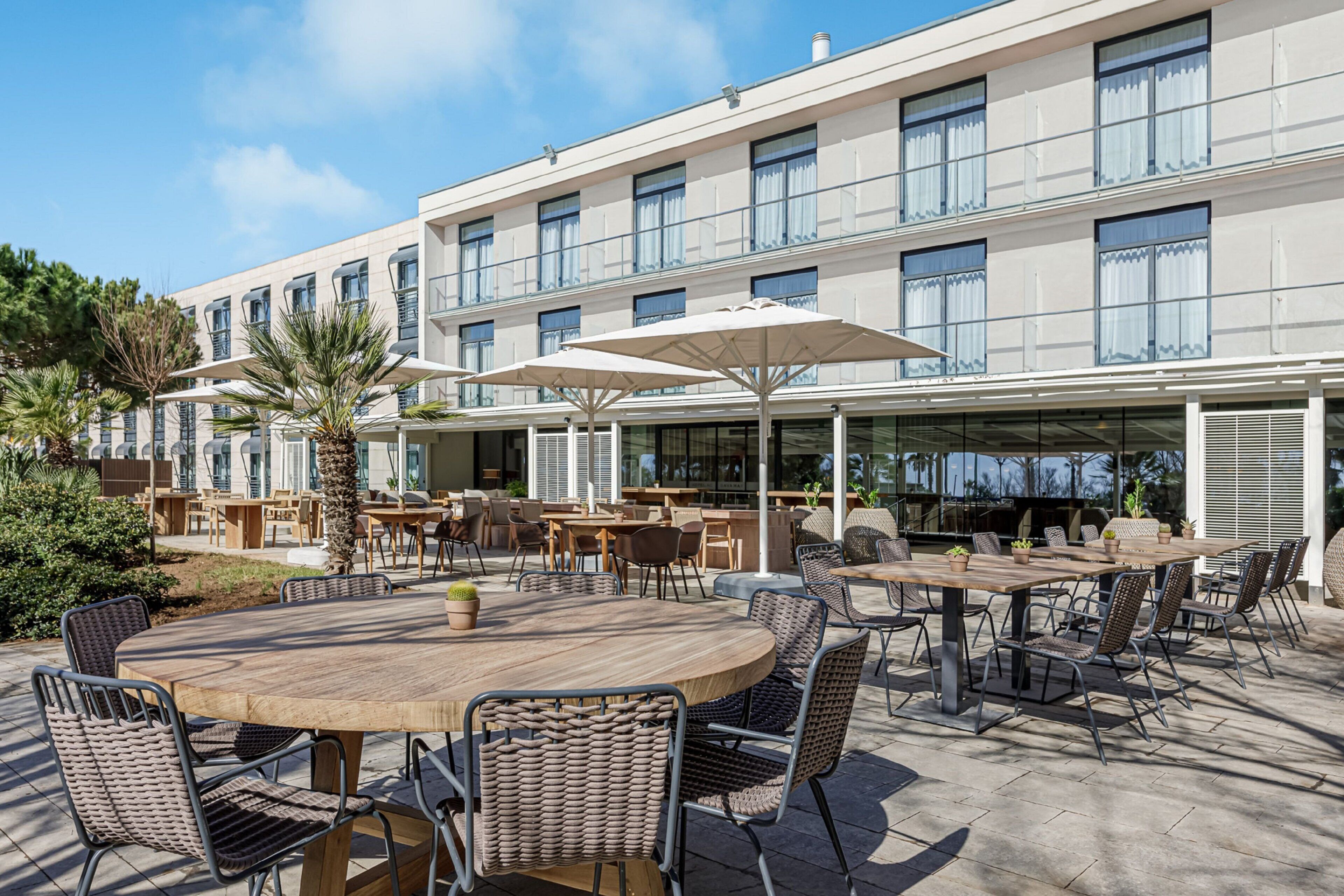 2 restaurantes; se sirven desayunos 