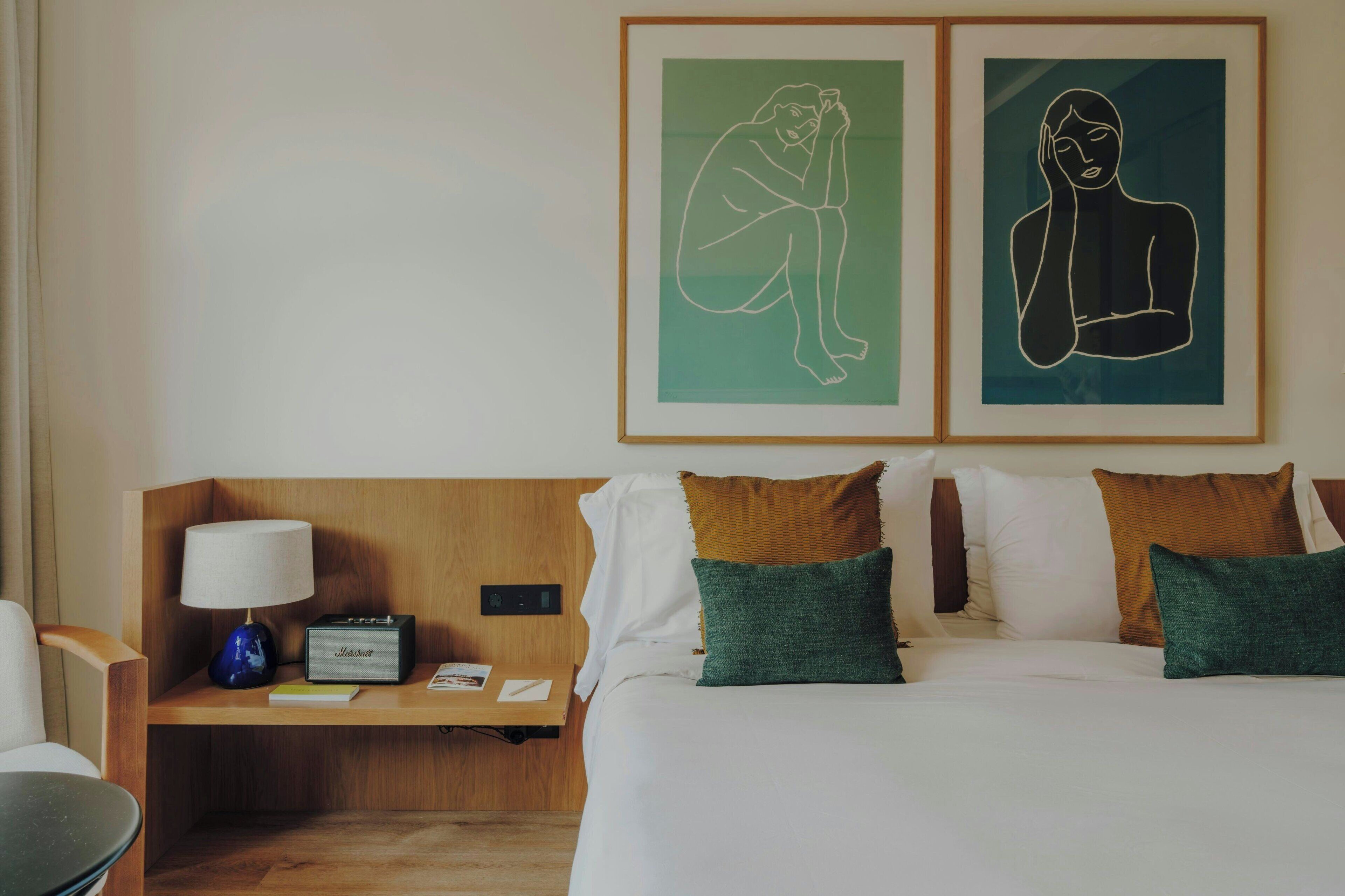 Hypo-allergenic bedding, minibar, in-room safe, desk