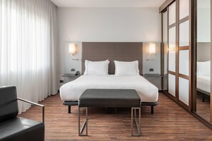 Minibar, coffres-forts dans les chambres, bureau, chambres insonorisées