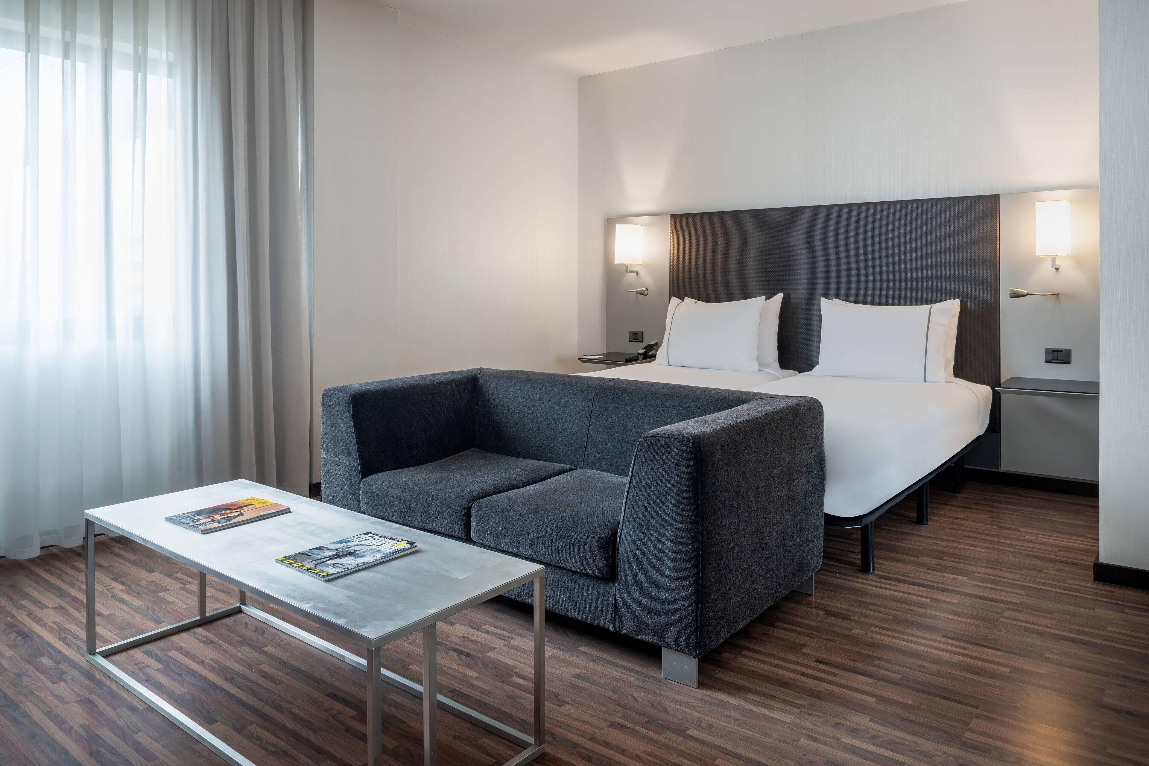 Minibar, caja fuerte, escritorio y sistema de insonorización