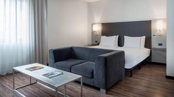 Minibar, caja fuerte, escritorio y sistema de insonorización