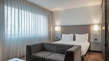 Minibar, coffres-forts dans les chambres, bureau, chambres insonorisées