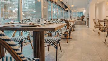 Frühstück, Mittagessen und Abendessen