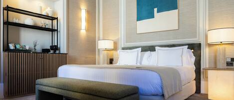 1 bedroom, Egyptian cotton sheets, premium bedding, down comforters