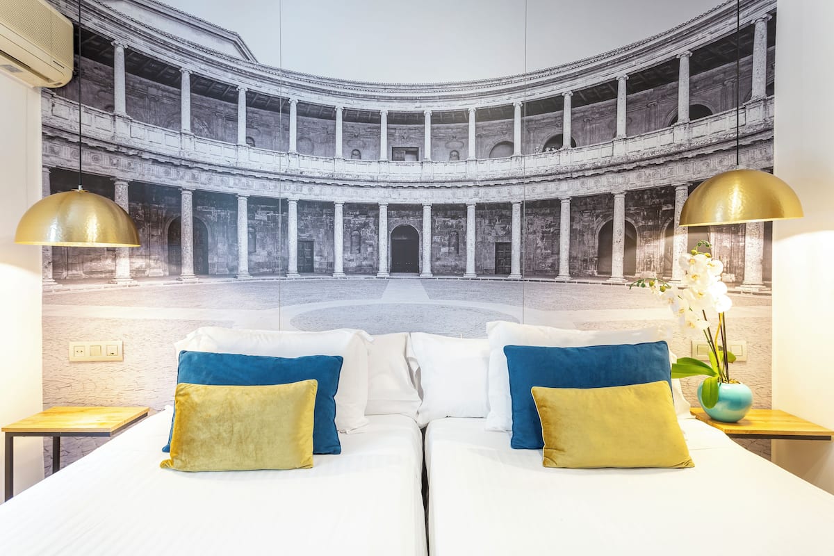 Hypo-allergenic bedding, desk, soundproofing, free WiFi