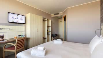 Down duvets, in-room safe, desk, blackout curtains