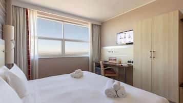 Down comforters, in-room safe, desk, blackout drapes