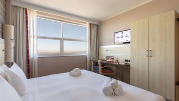 Daunenbettdecken, Zimmersafe, Schreibtisch, Verdunkelungsvorhänge