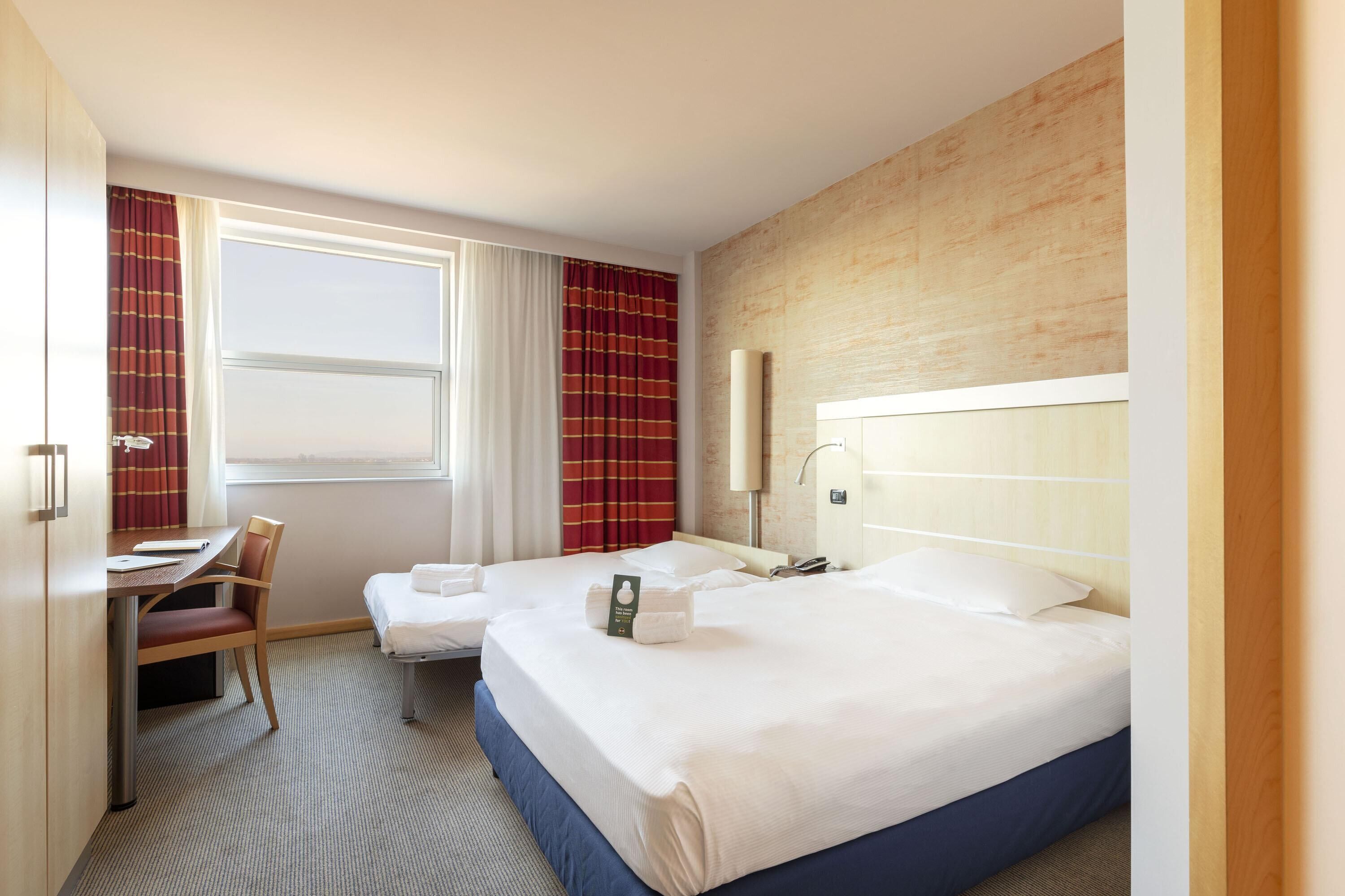 Down duvets, in-room safe, desk, blackout curtains