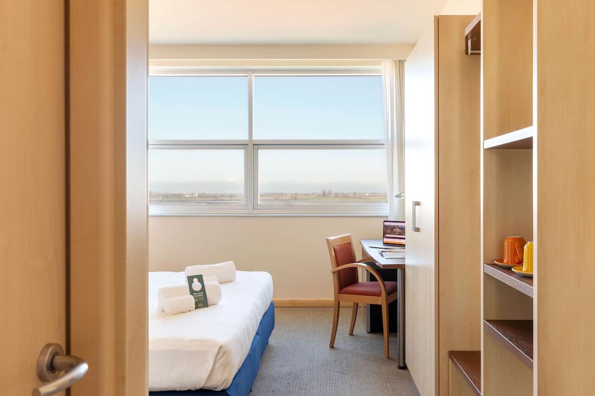 Habitación doble superior, no fumadores | Edredones de plumas, caja fuerte, escritorio y cortinas opacas