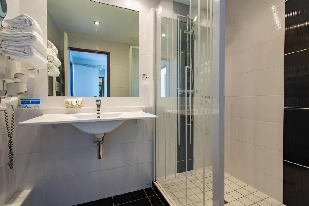 eco-friendly toiletries, hair dryer, towels