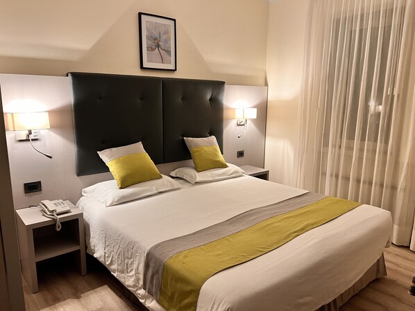 Habitación con 1 cama doble o 2 individuales | Televisión
