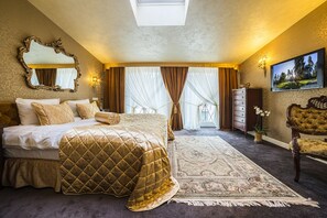 Phòng Suite Royal | Bộ đồ giường kháng dị ứng, minibar, két bảo mật tại phòng, bàn 