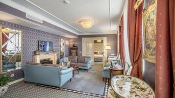 Royal Suite | Living area | TV