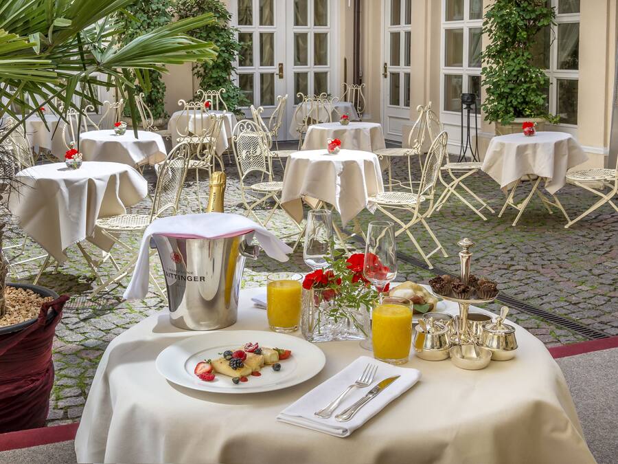 Daily full breakfast (EUR 20 per person)