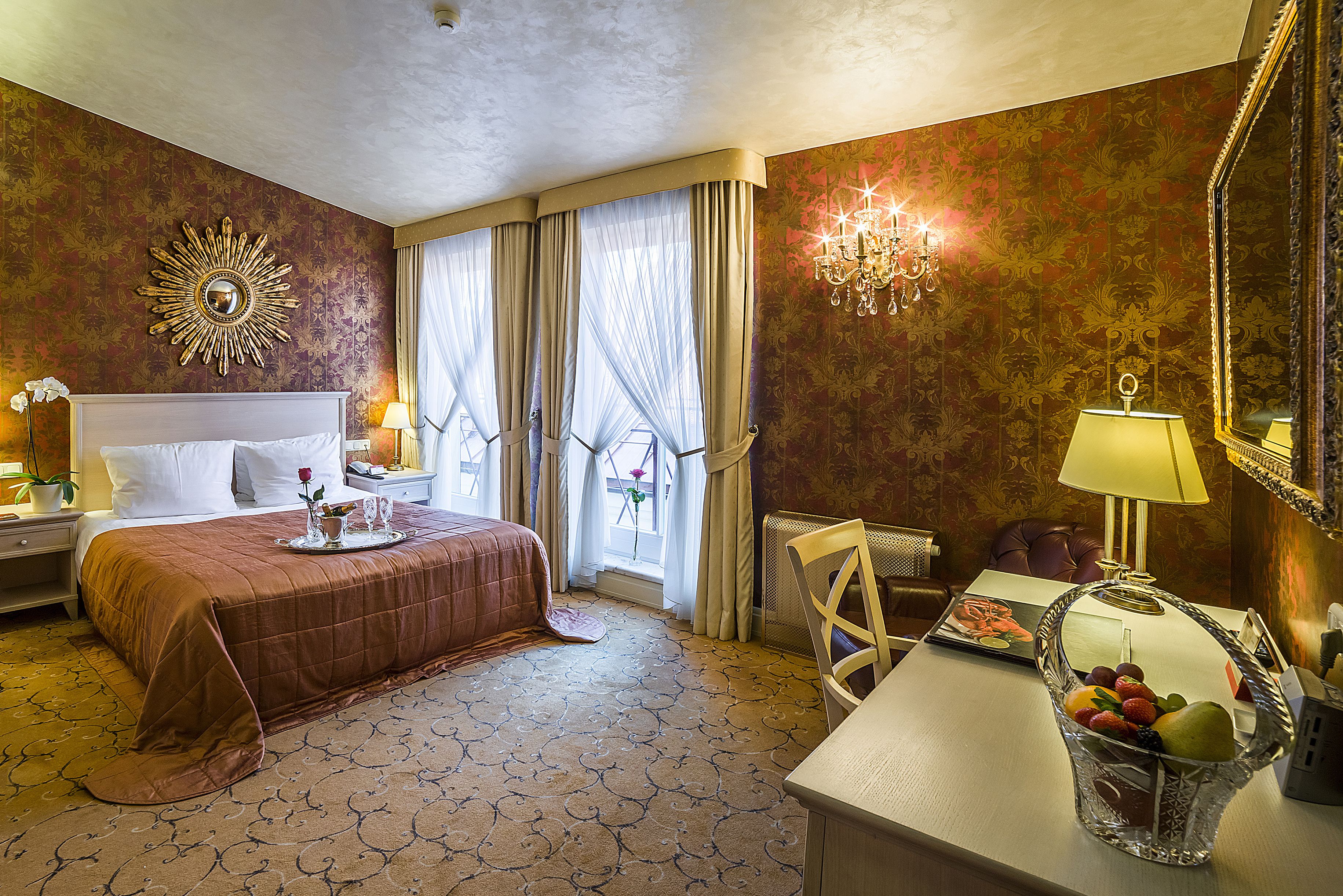Hypo-allergenic bedding, minibar, in-room safe, desk