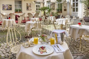 Breakfast, lunch, dinner served; garden views