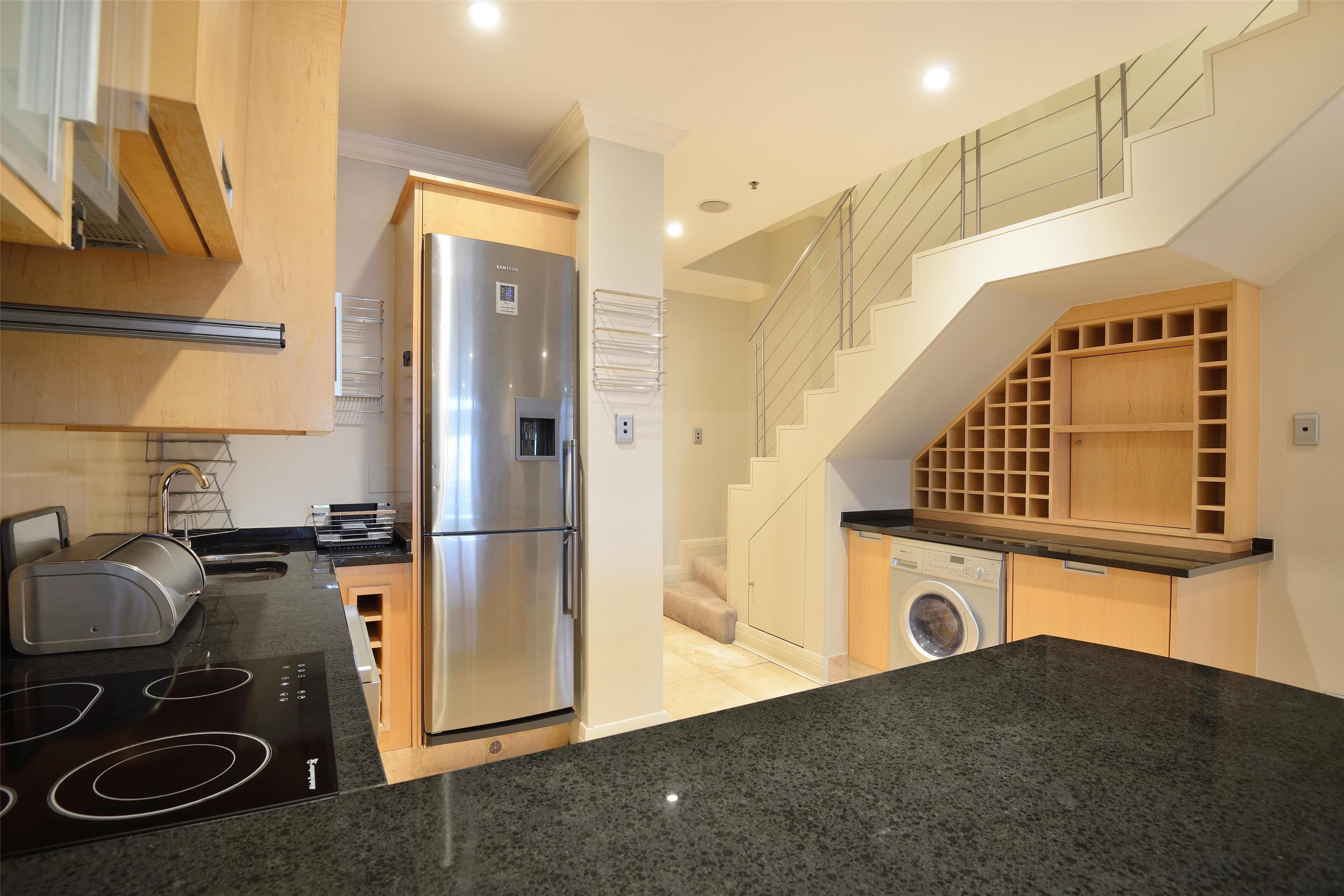 full-sized fridge, microwave, oven, stovetop