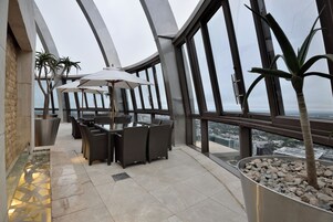 Breakfast, lunch, dinner served; international cuisine, alfresco dining 