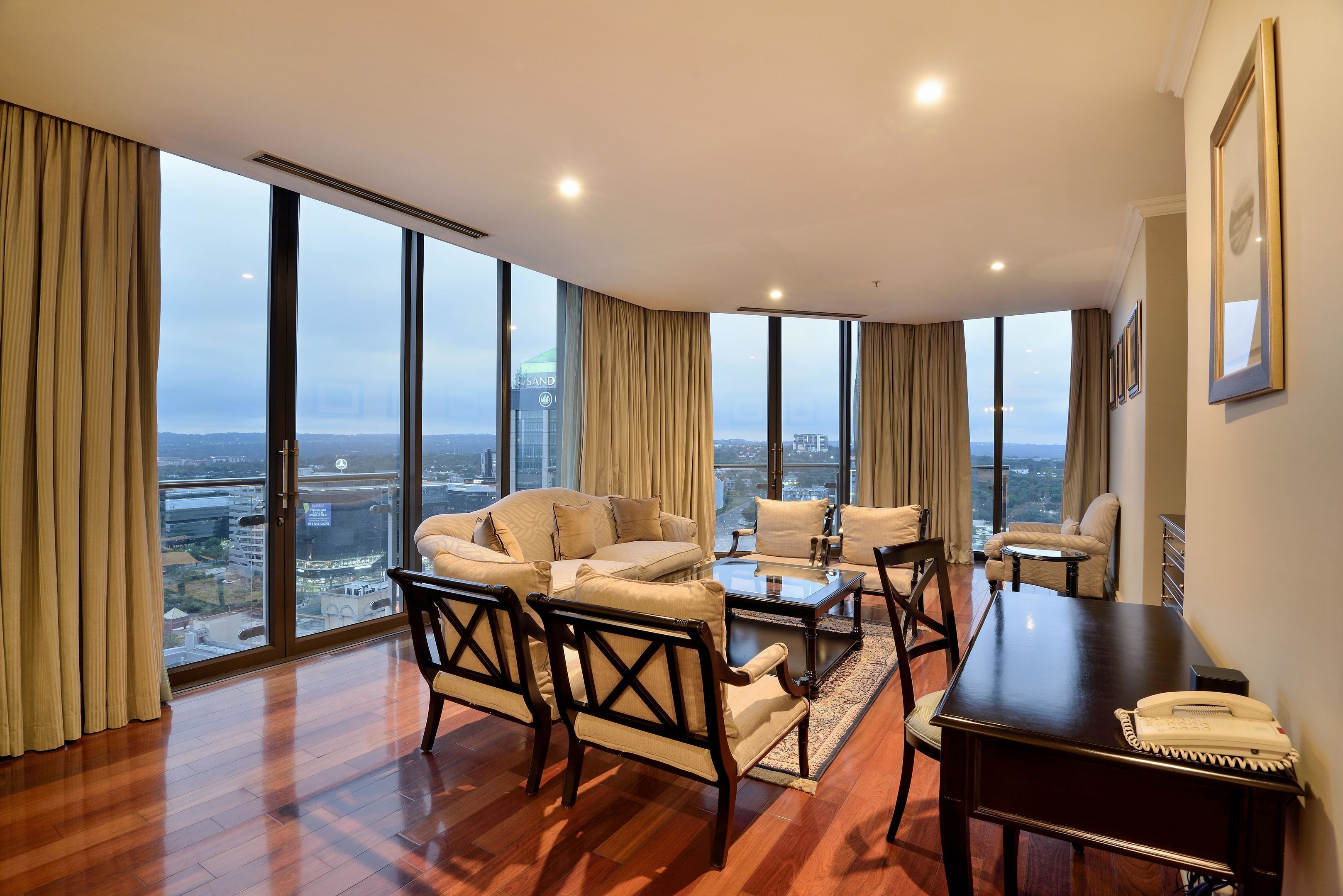 46-英寸电视（配备卫星频道）