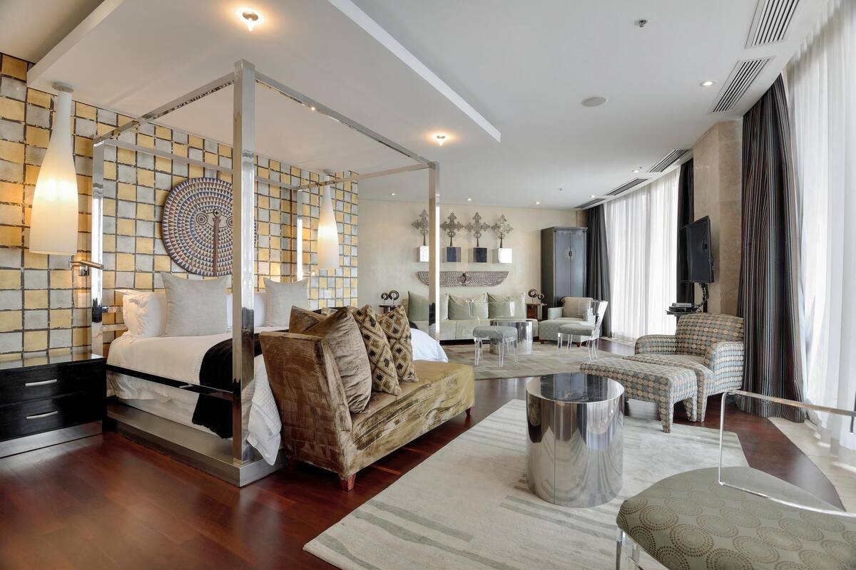 in-room safe, iron/ironing board, free wifi, bed sheets