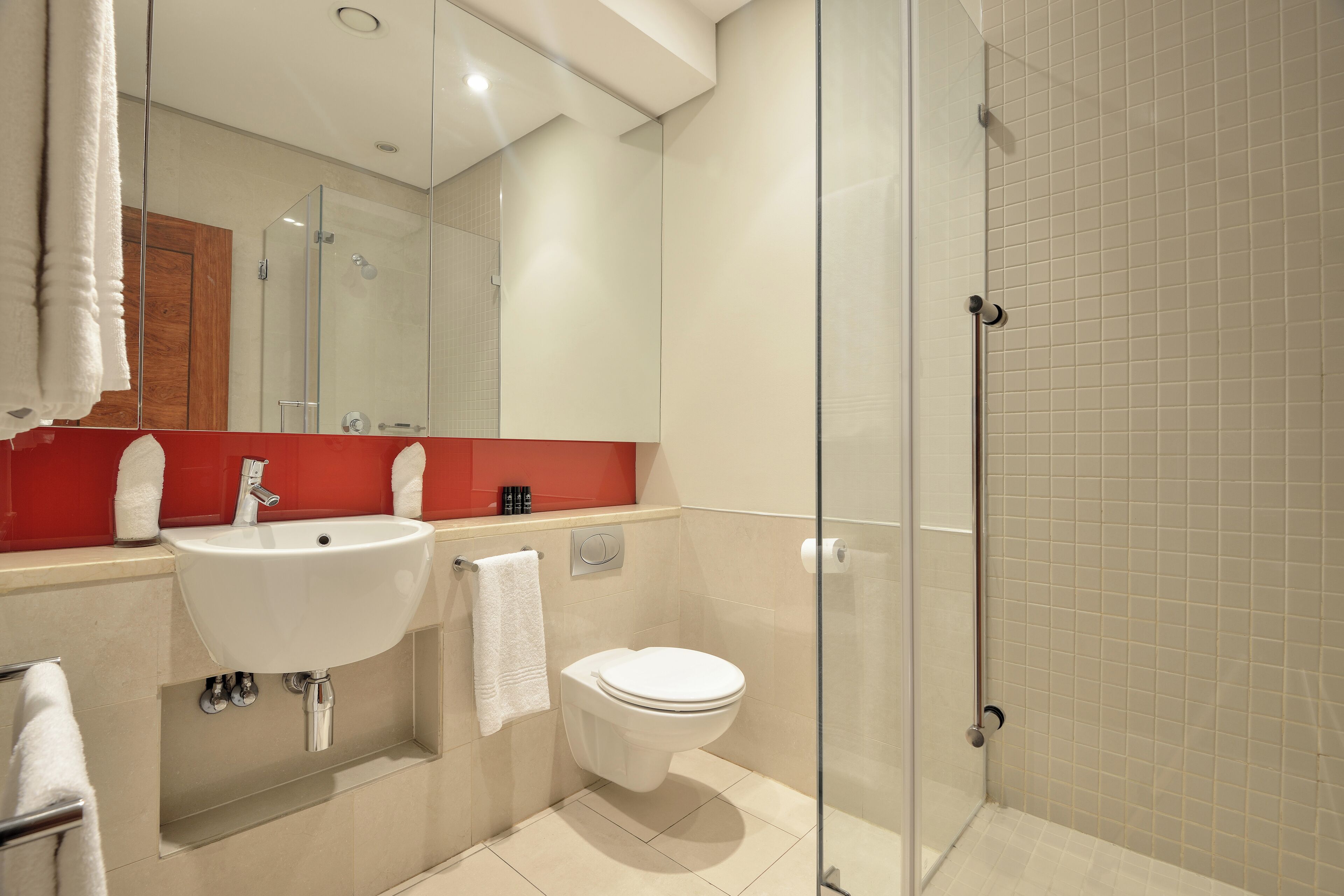 Ático de lujo, 2 habitaciones | Baño | Bañera y ducha independientes y cabezal de ducha tipo lluvia