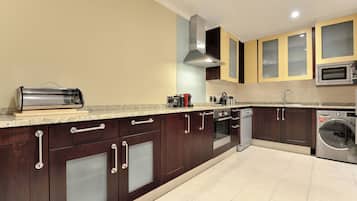 Executive Suite, 1 Bedroom | Private kitchen | Coffee/tea maker, fridge, microwave, oven