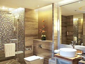 Minibar, in-room safe, desk, laptop workspace - Pullman Xiamen Powerlong (Xiamen)