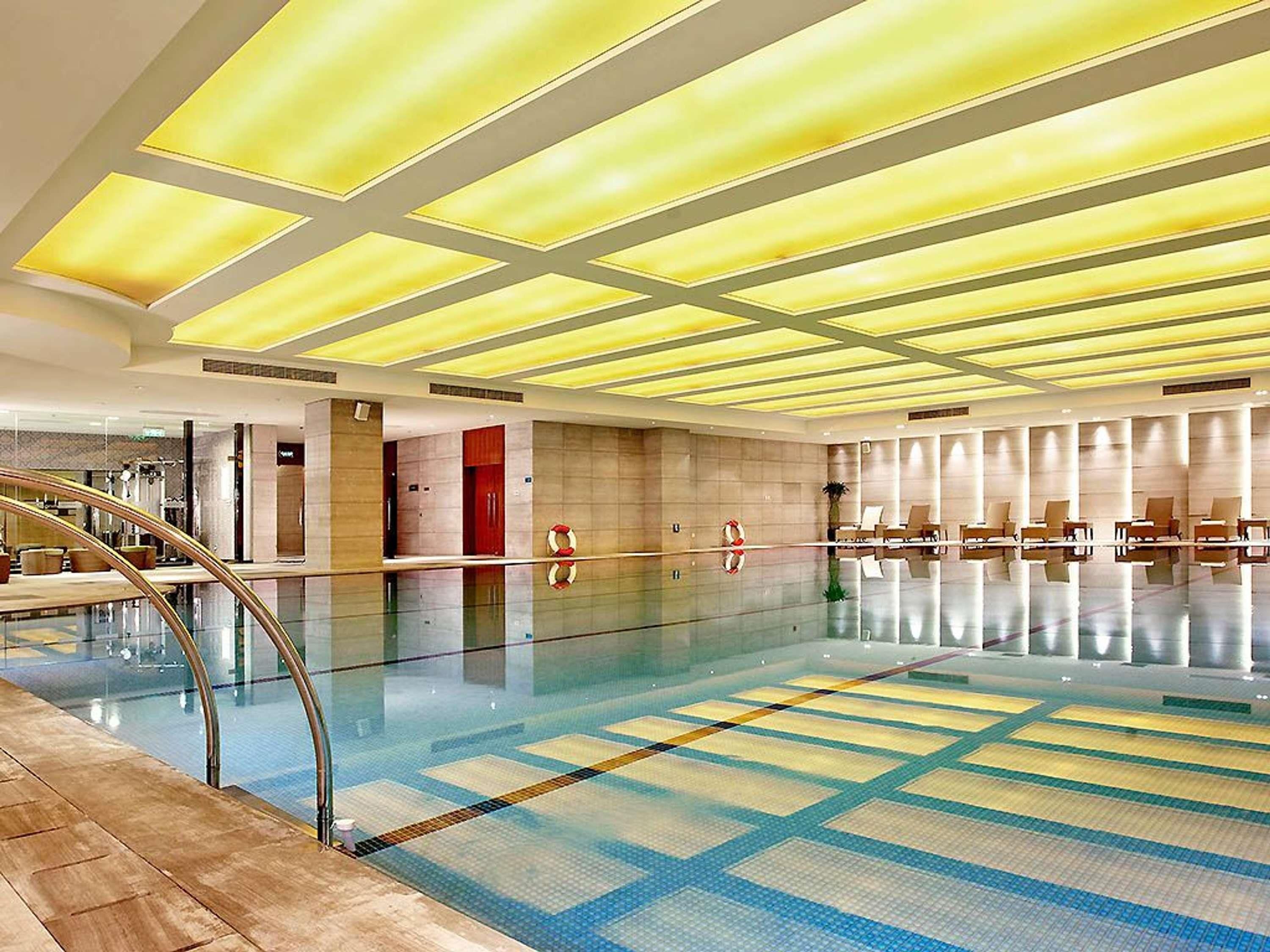 2 indoor pools, outdoor pool