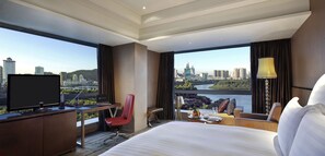 Minibar, in-room safe, desk, laptop workspace