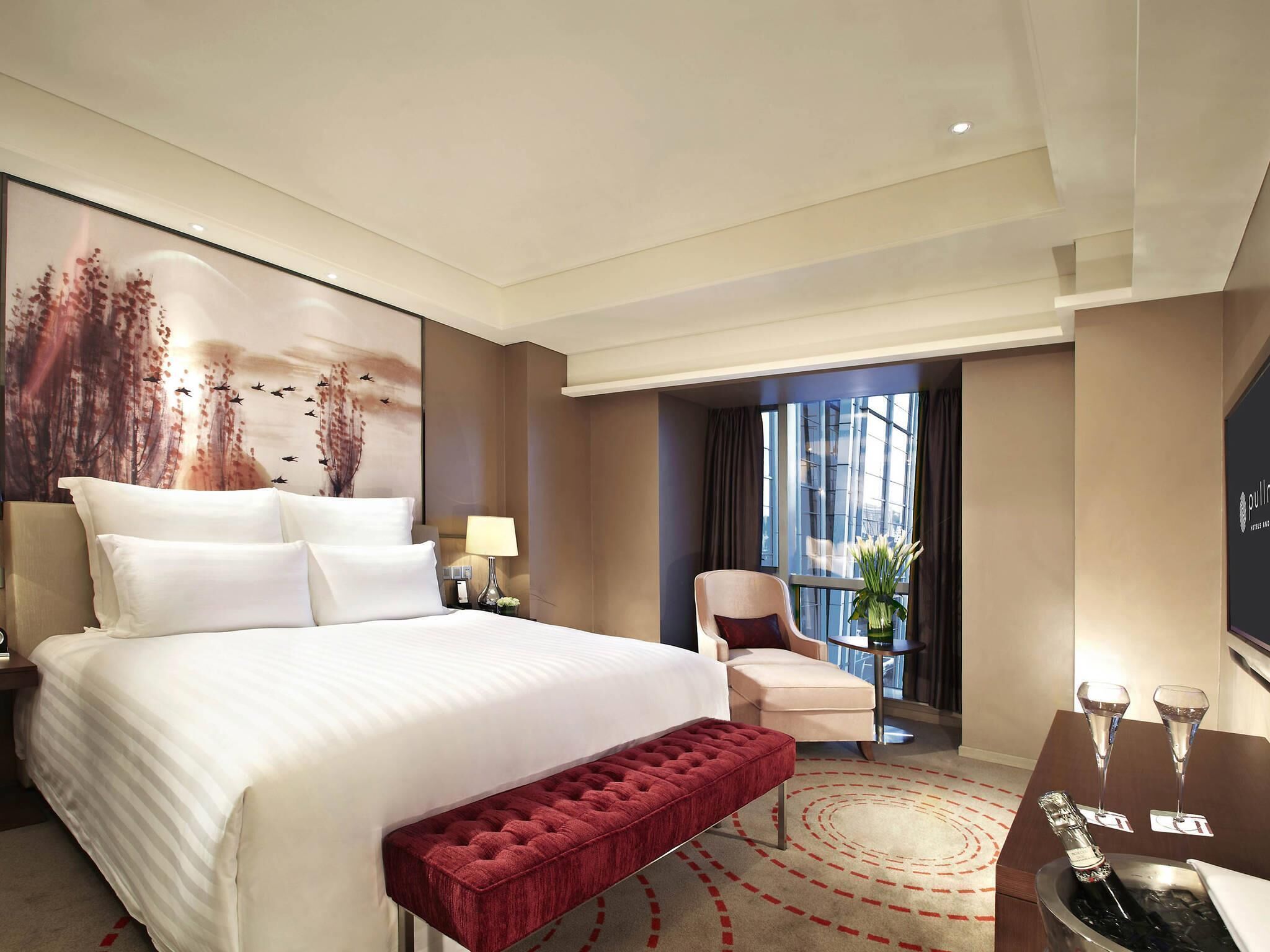 Deluxe Suite, 1 King Bed | Minibar, in-room safe, desk, laptop workspace
