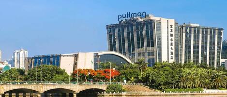 Minibar, in-room safe, desk, laptop workspace