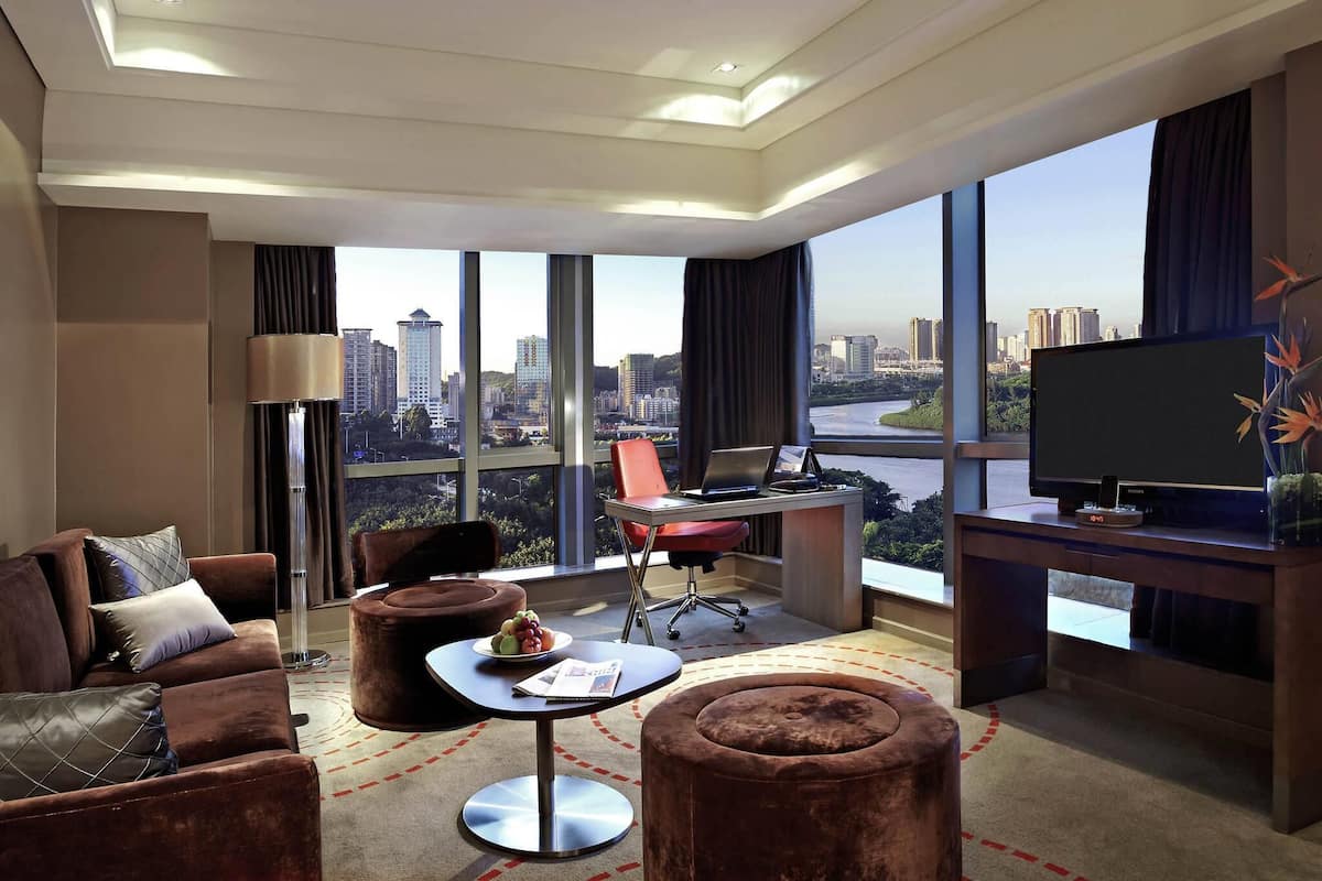 Minibar, in-room safe, desk, laptop workspace