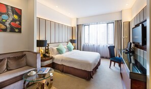 Premium Double Room, 1 Bedroom | Minibar, in-room safe, desk, blackout drapes